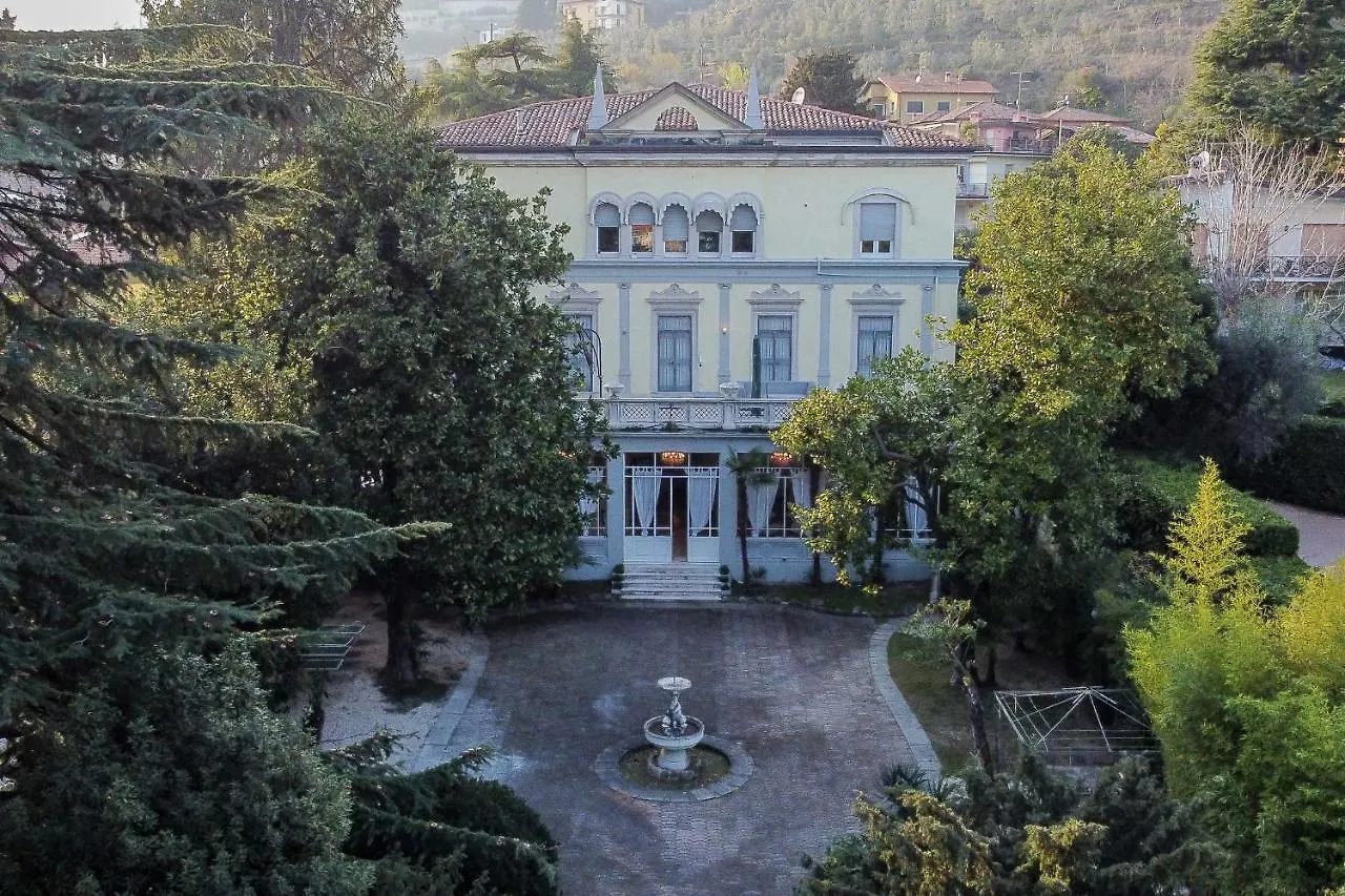 Villa Excelsior 托斯科拉诺-马德尔诺